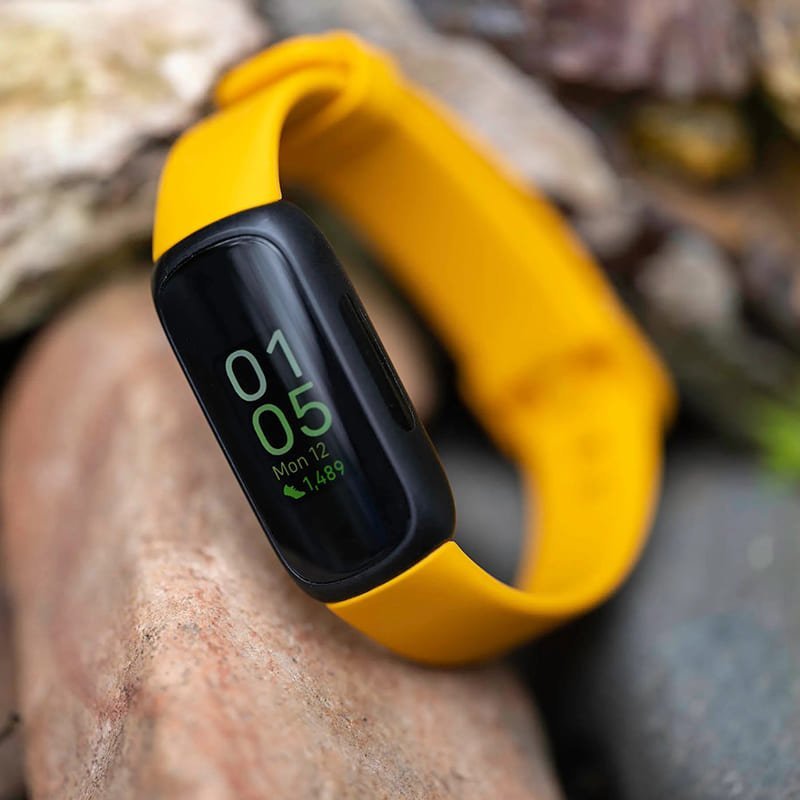 Fitbit-Inspire-3-Morning-Glow-Black-Real-Picture.jpg