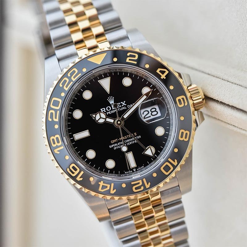 Rolex-GMT-Master-II-Oystersteel-Yellow-Gold-126713GRNR-800x800-3.jpg