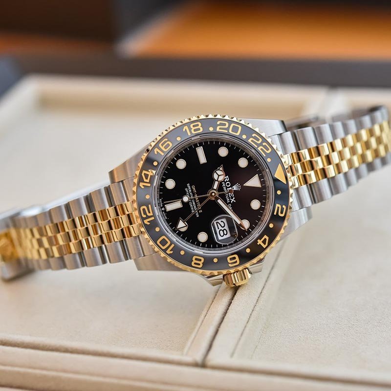 Rolex-GMT-Master-II-Oystersteel-Yellow-Gold-126713GRNR-800x800-5.jpg